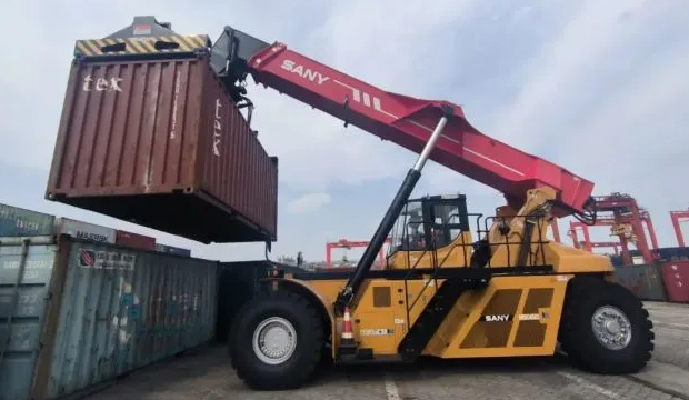 �ڰ���ͷ�ѳ��������˼�װ����豸����Щ��